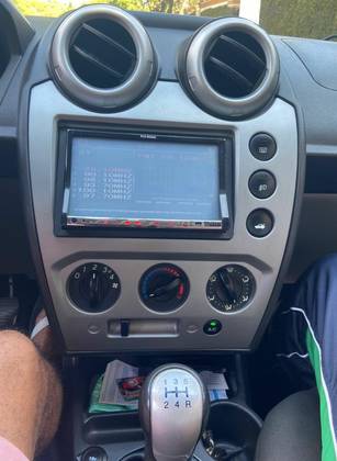 FORD FIESTA 1.6 ROCAM 8V FLEX 4P MANUAL FORD FIESTA 1.6 ROCAM 8V FLEX 4P MANUAL